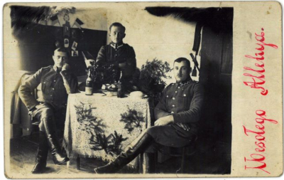 Legionista Bartłomiej Kłos z dwoma towarzyszami broni – Wojsławice Wielkanoc 1920r. Zbiory Fundacji.