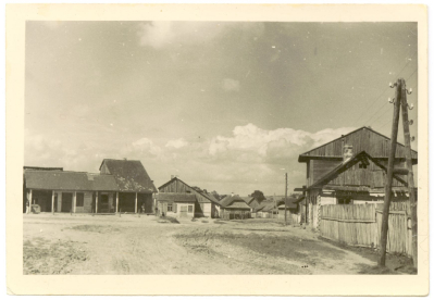 Północno zachodni narożnik rynku. Dom na wprost należał do słynnego żydowskiego szewca p. Fawki. Fot Janusz Przybylski. 1941r.